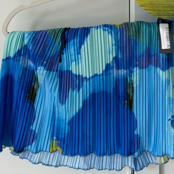 Pretty Little Thing Two piece set - Picture 4 of 4